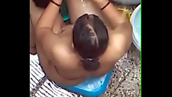 desi aunty caught nude bath