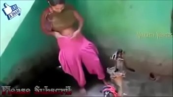 Indian village girl show pussy and boobs লুকিয়ে ভাড়াটে আপুর গোসল 2017