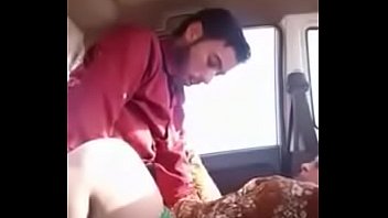 desi girl getting fucked in car and giving blowjob