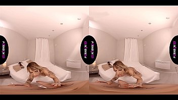 PORNBCN VR Samsung gear y PS4 // La milf madura Gina Snake con sus tetas se desnuda para hacerte una mamada y una paja con los pies mientras se fuma un cigarro // fetish fetiche pies fumar smoking big tits big boobs footjob mature mom maduras