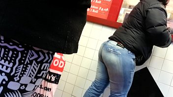 Candid short clip of Mexican GILF booty of NYC