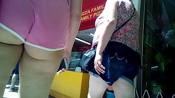 Candid big ass cheeks in shorts (no sound)