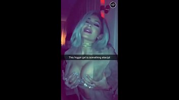Kylie Jenner impossible Jerk Off Challenge with Snaps Pictures and Videos - 7dope.com