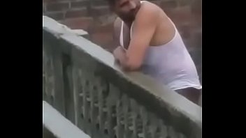 Espiando a señor masturbandose es la terraza de su casa