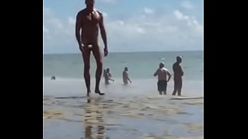 Cule verga en playa nudista
